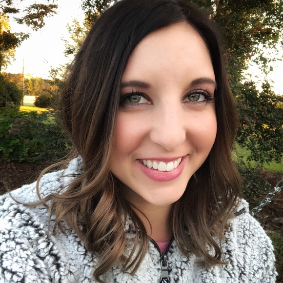 Meet your Posher, Jessica - Picture 1 of 1